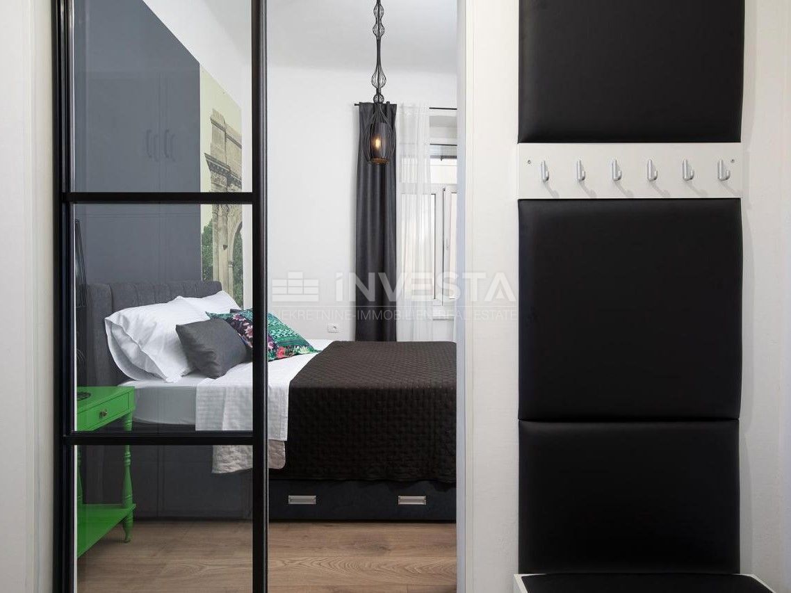 Pula Center, Renoviran Stan 32 m², 2. Nadstropje, Avstro-Ogrska Zgradba