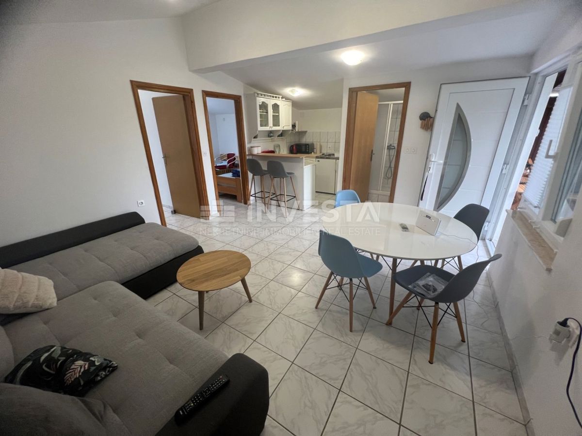 Okolica Marčane, opremljena hiša 130m2 z dvema stanovanjskima enotama