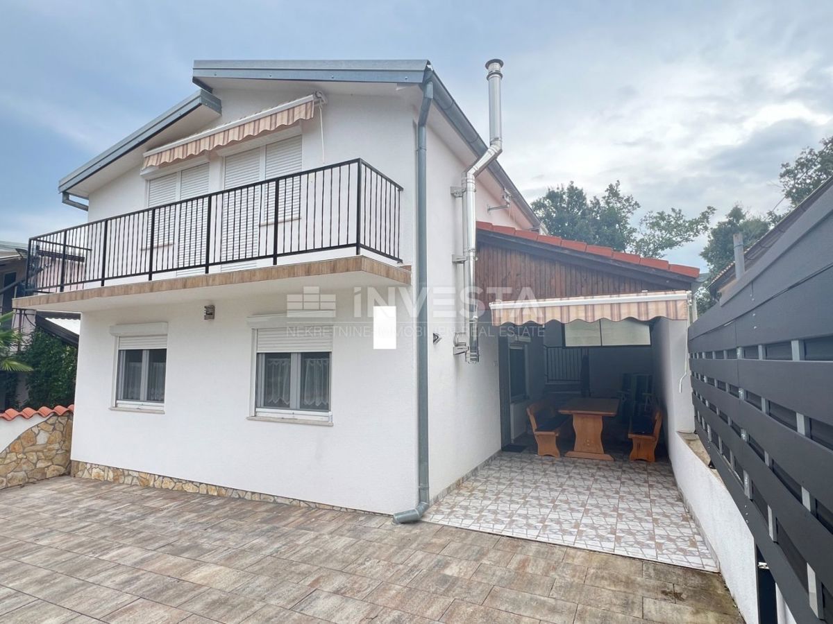 Okolica Marčane, opremljena hiša 130m2 z dvema stanovanjskima enotama