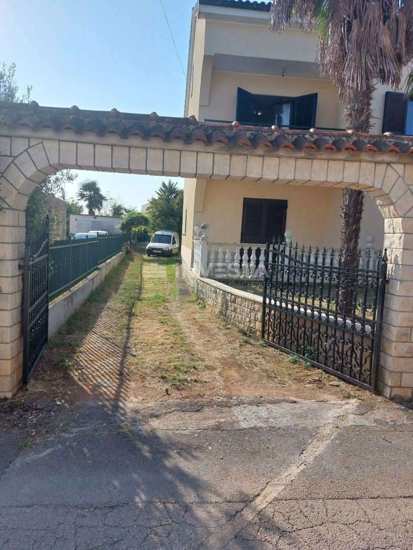 Družinska hiša na odlični lokaciji - za družinsko življenje in naložbo