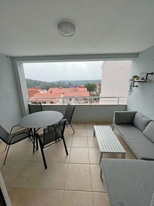 Veruda Porat, stanovanje 65 m2 s prostorno ložo na odlični lokaciji