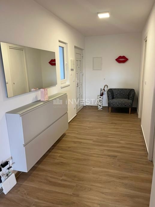 Veruda Porat, stanovanje 65 m2 s prostorno ložo na odlični lokaciji
