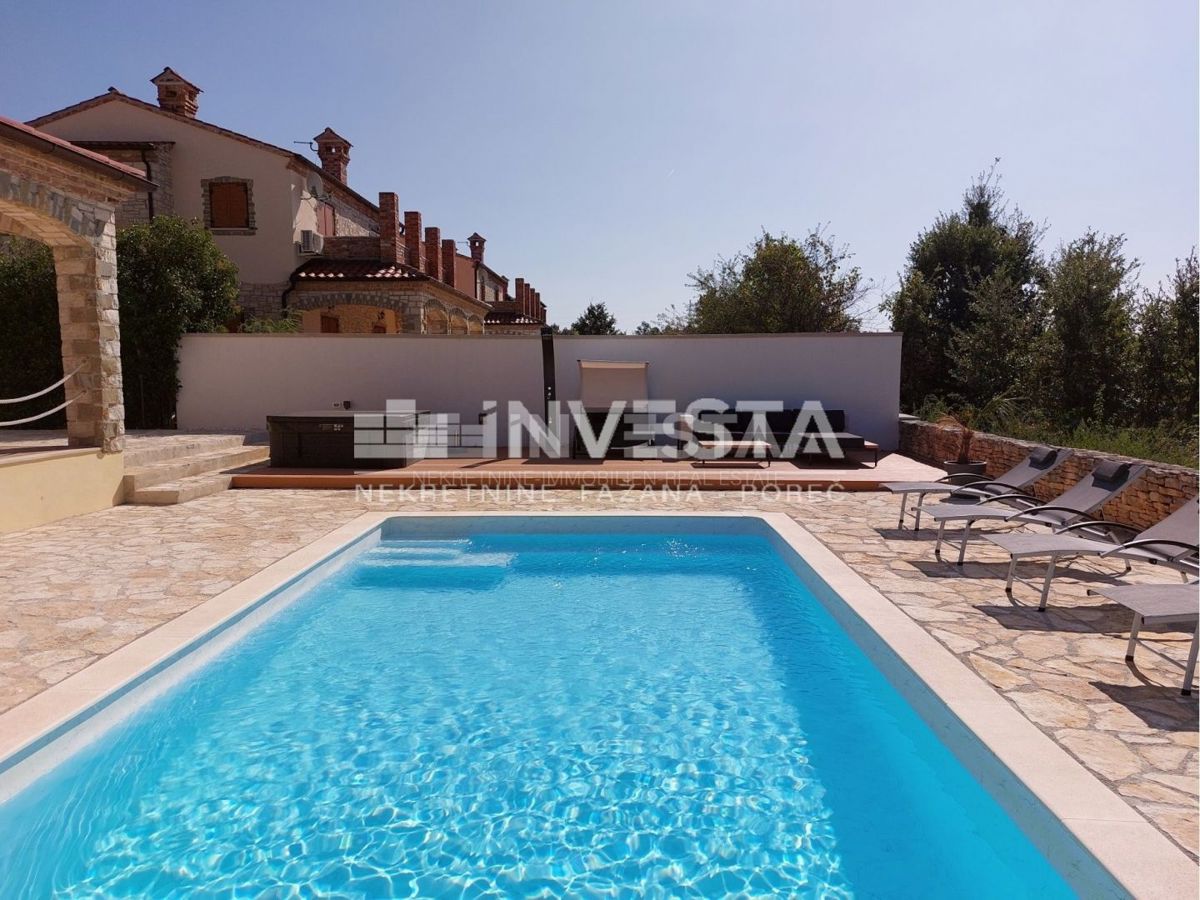 Okolica Svetvinčenta, čudovita rustikalna vila z bazenom 155 m2, 4 spalnice
