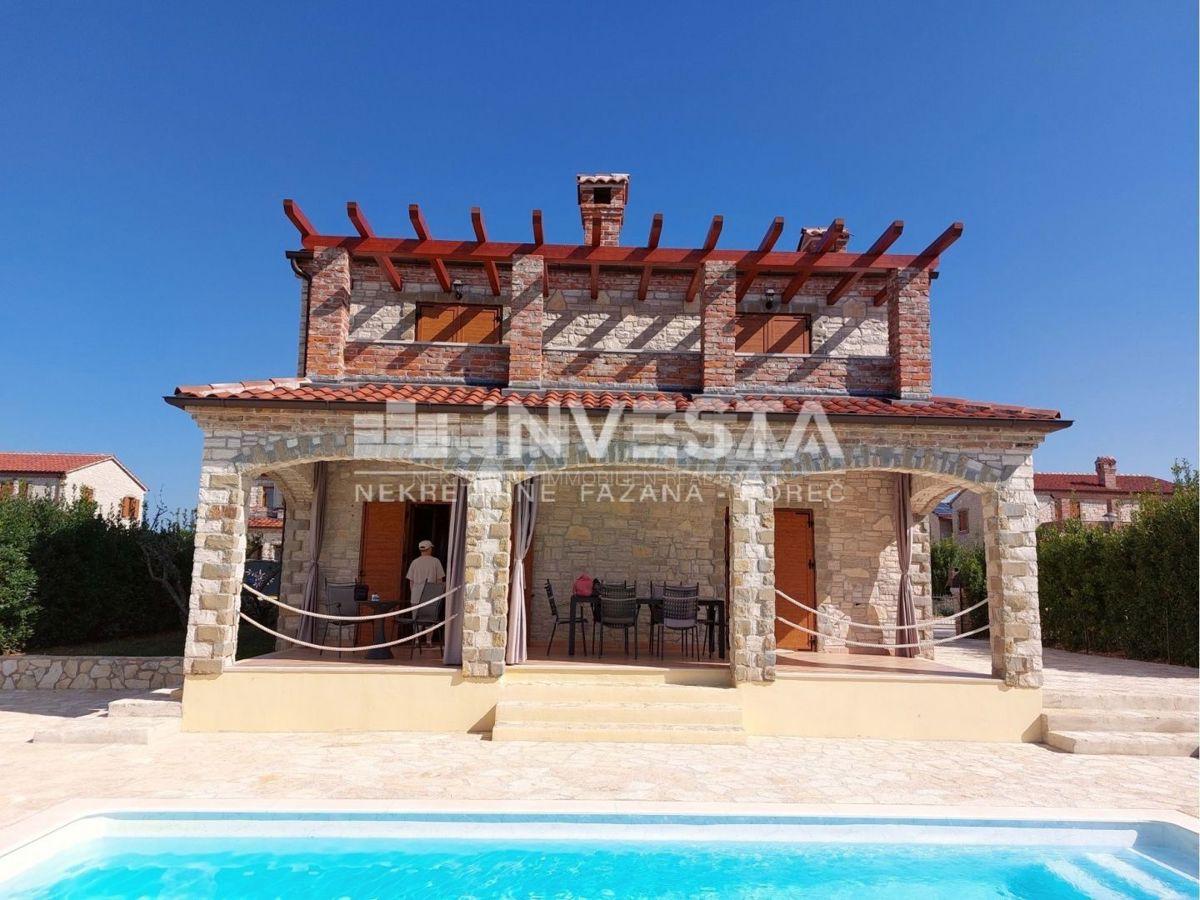Okolica Svetvinčenta, čudovita rustikalna vila z bazenom 155 m2, 4 spalnice