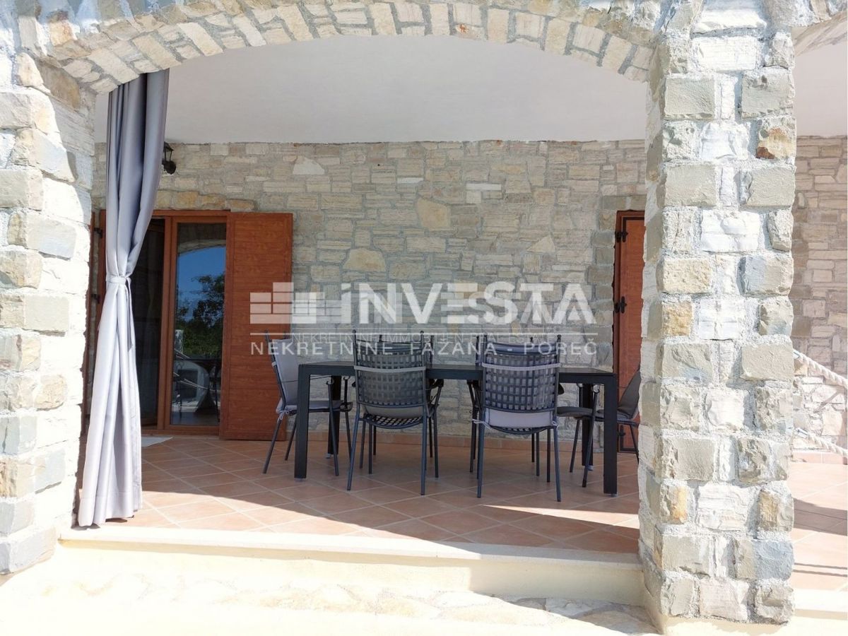 Okolica Svetvinčenta, čudovita rustikalna vila z bazenom 155 m2, 4 spalnice