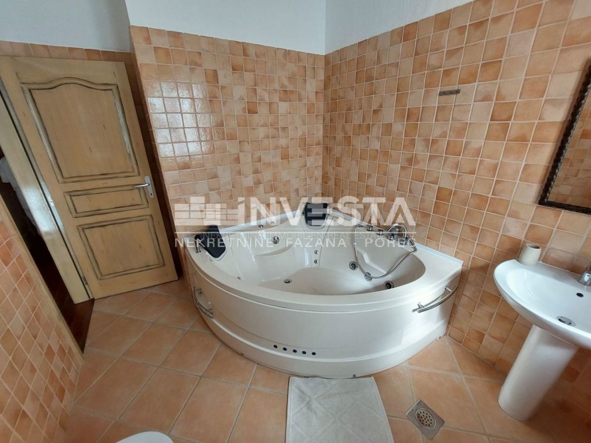 Okolica Svetvinčenta, čudovita rustikalna vila z bazenom 155 m2, 4 spalnice