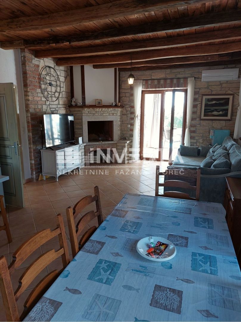 Okolica Svetvinčenta, čudovita rustikalna vila z bazenom 155 m2, 4 spalnice