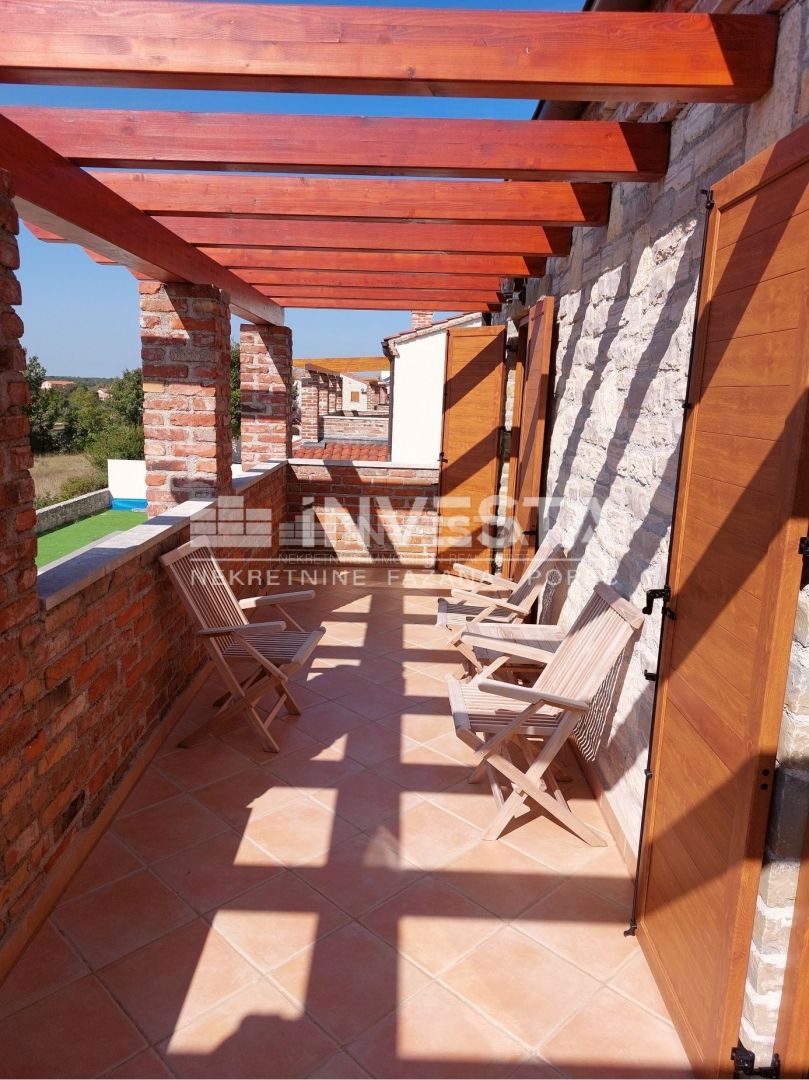 Okolica Svetvinčenta, čudovita rustikalna vila z bazenom 155 m2, 4 spalnice