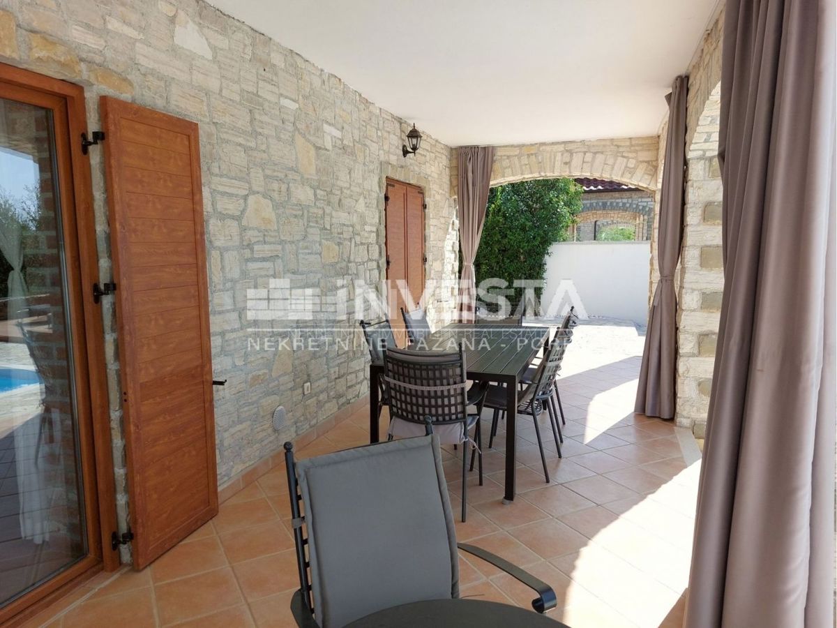 Okolica Svetvinčenta, čudovita rustikalna vila z bazenom 155 m2, 4 spalnice