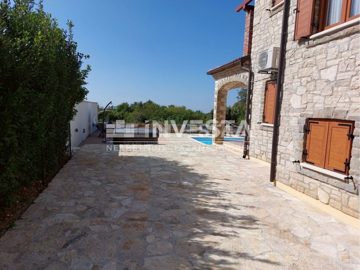 Okolica Svetvinčenta, čudovita rustikalna vila z bazenom 155 m2, 4 spalnice