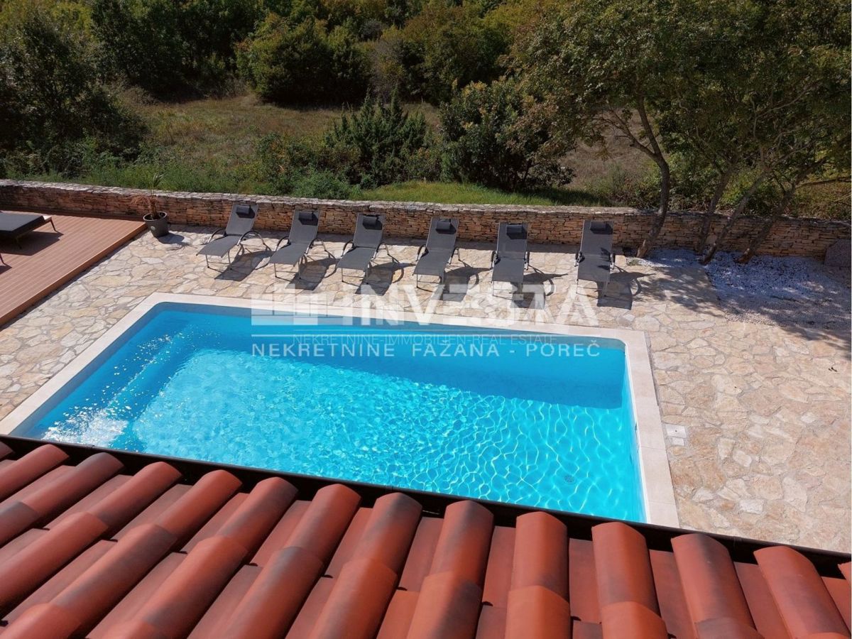 Okolica Svetvinčenta, čudovita rustikalna vila z bazenom 155 m2, 4 spalnice