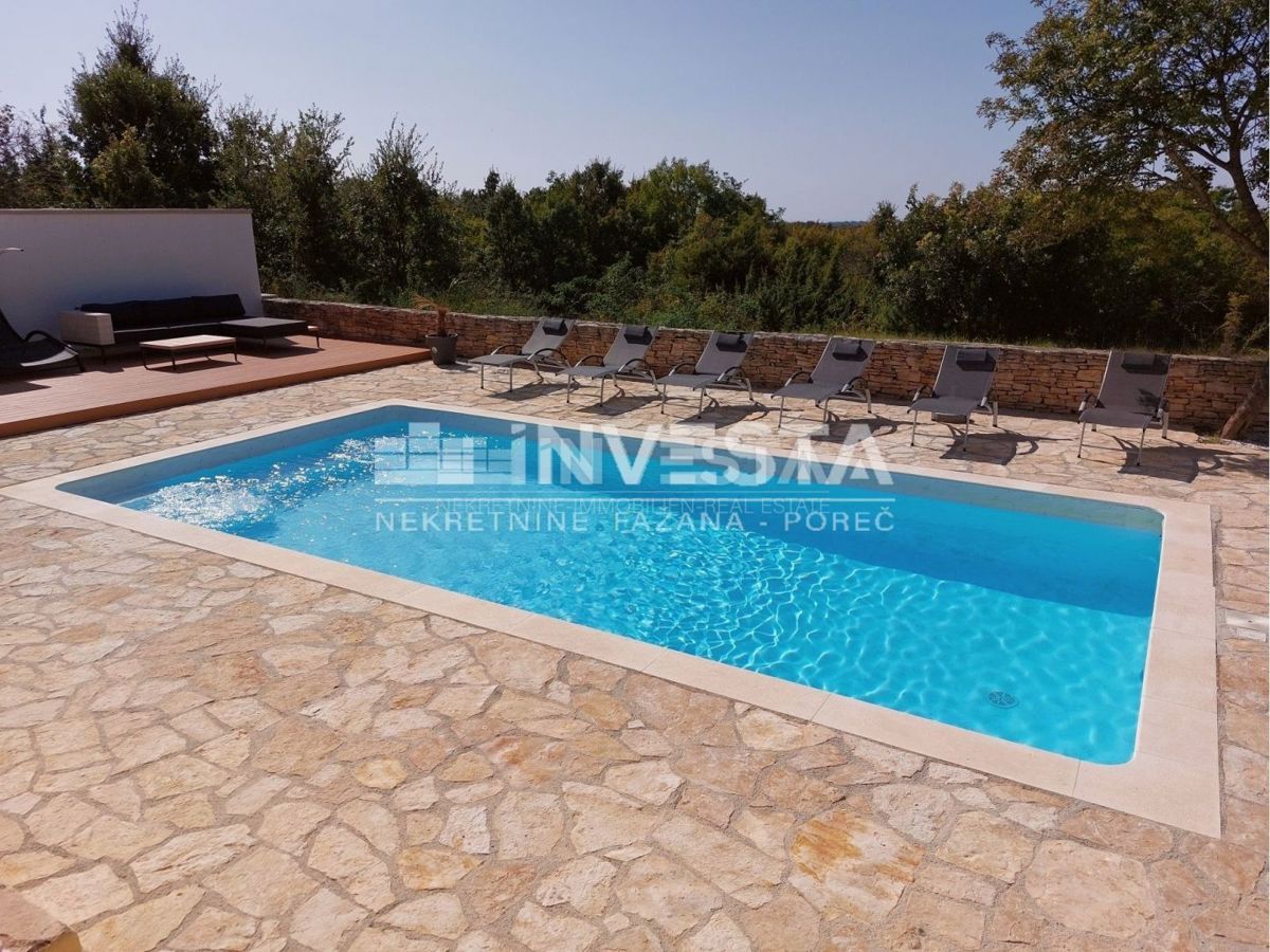 Okolica Svetvinčenta, čudovita rustikalna vila z bazenom 155 m2, 4 spalnice