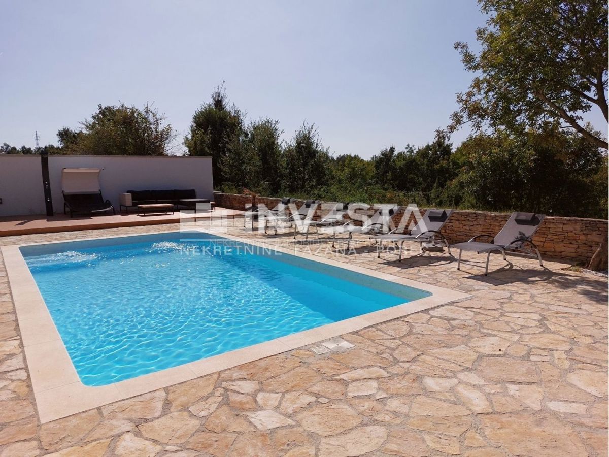 Okolica Svetvinčenta, čudovita rustikalna vila z bazenom 155 m2, 4 spalnice