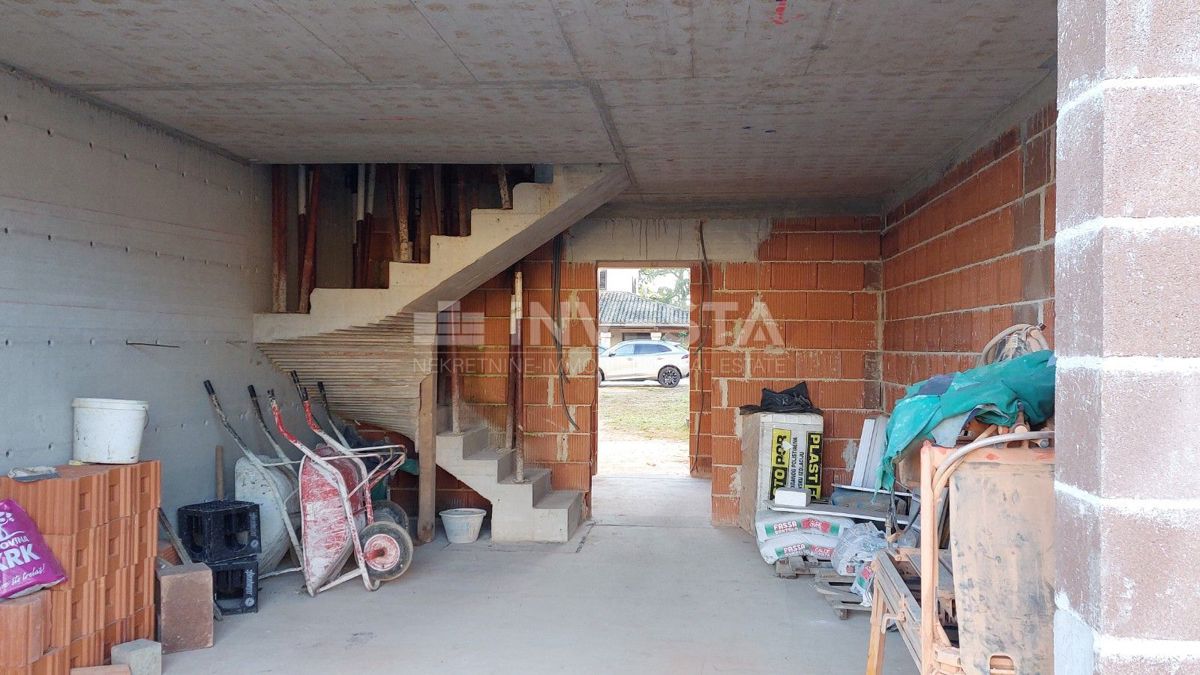 Okolica Poreča, Hiša z 2 nadstropnima stanovanjskima enotama, novogradnja!