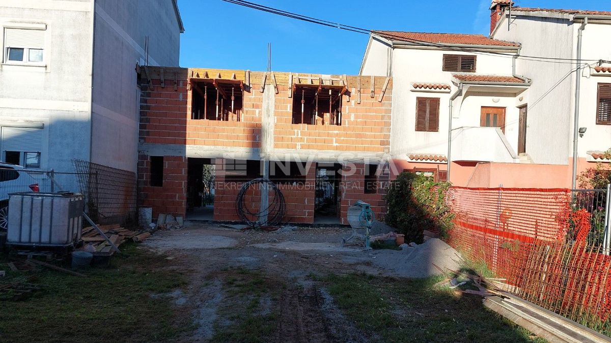Okolica Poreča, Hiša z 2 nadstropnima stanovanjskima enotama, novogradnja!