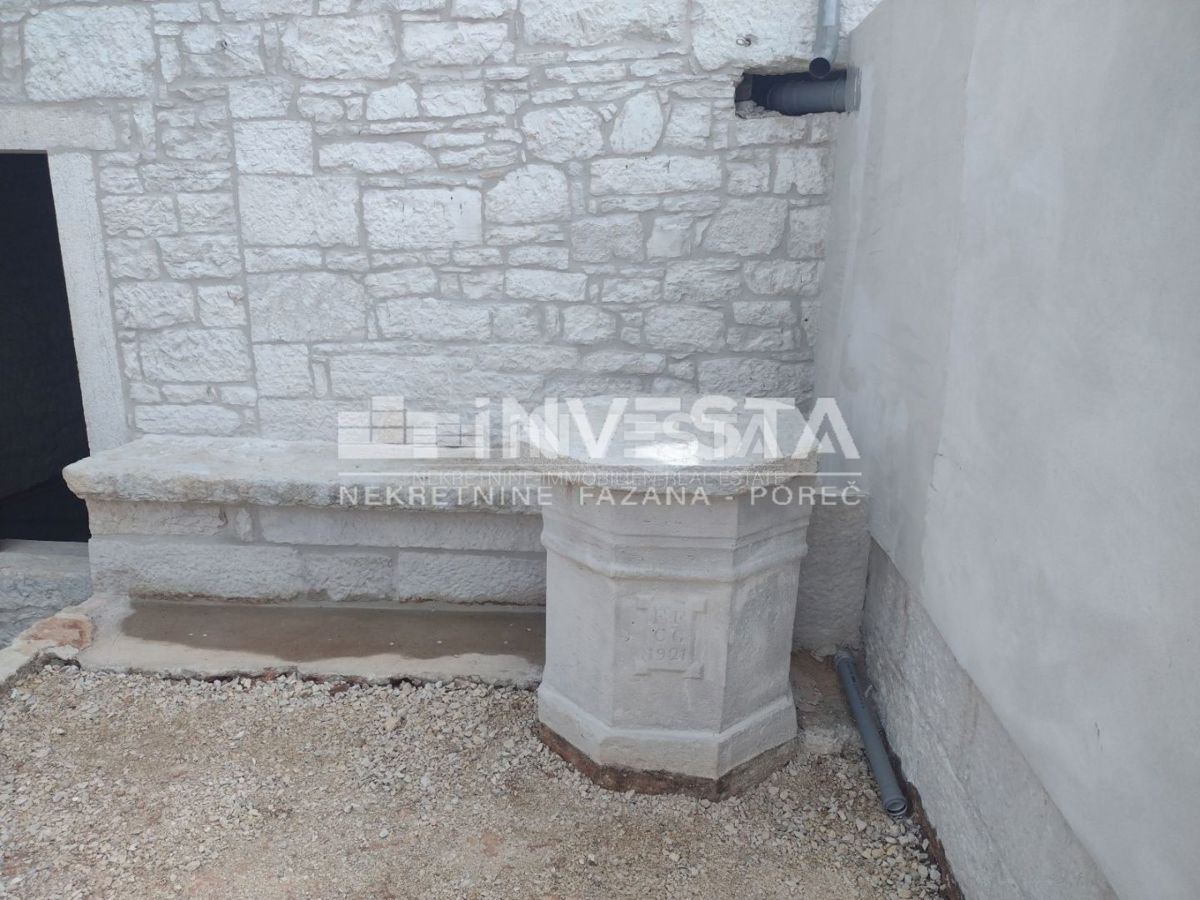 Kaštelir, na novo prenovljena kamnita počitniška hiša s 4 spalnicami in vinsko kletjo