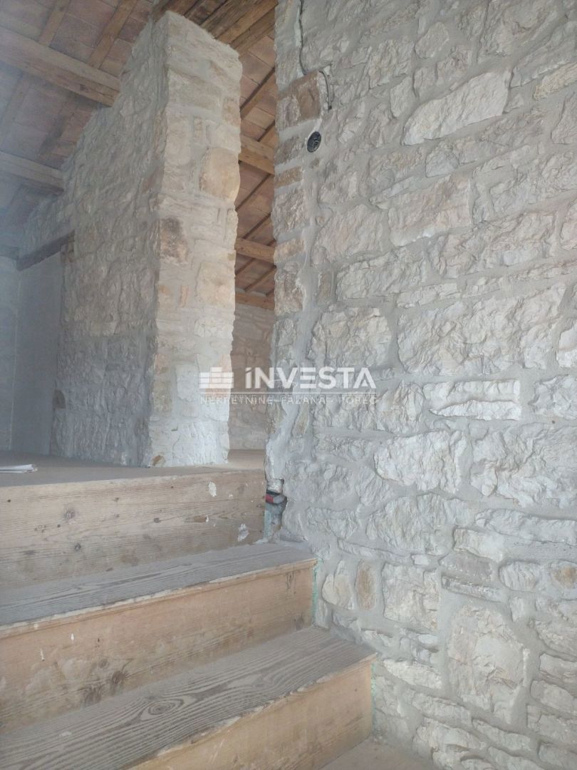 Kaštelir, na novo prenovljena kamnita počitniška hiša s 4 spalnicami in vinsko kletjo