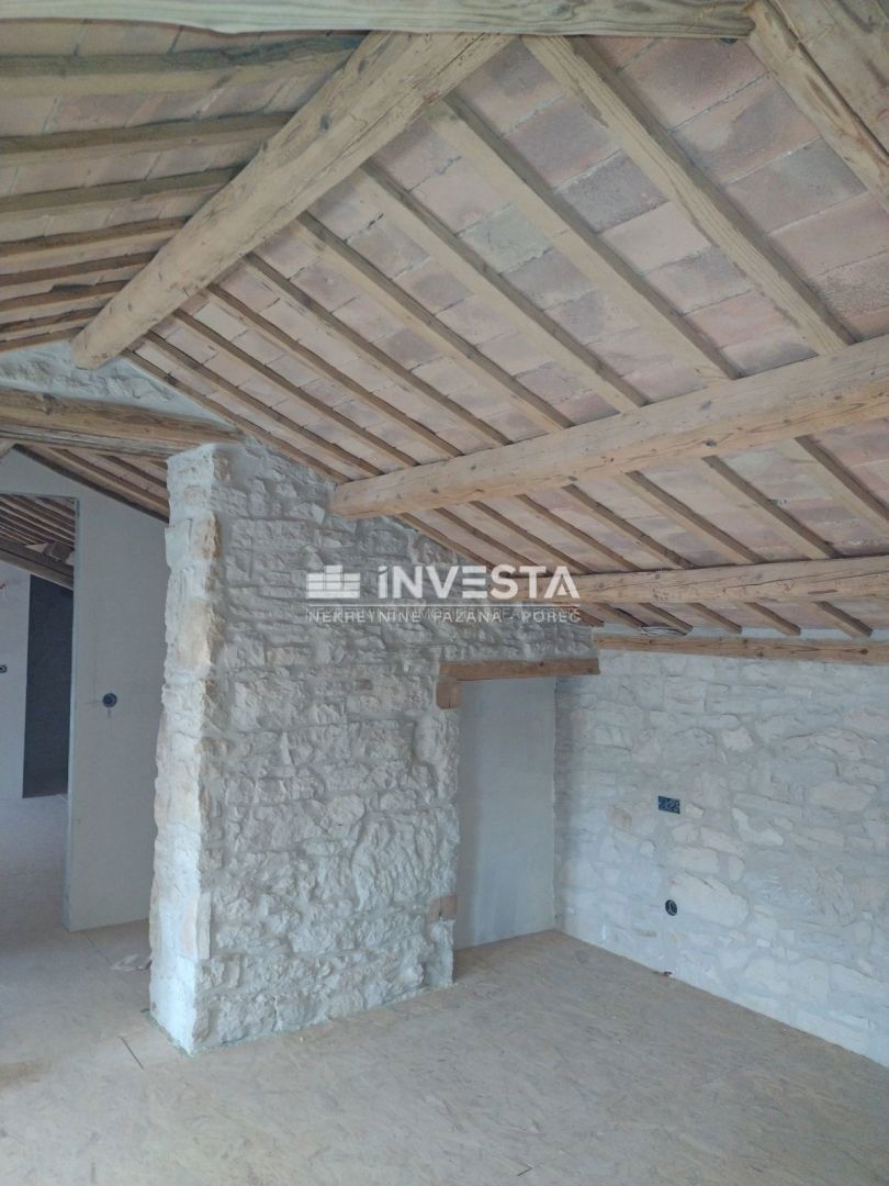 Kaštelir, na novo prenovljena kamnita počitniška hiša s 4 spalnicami in vinsko kletjo