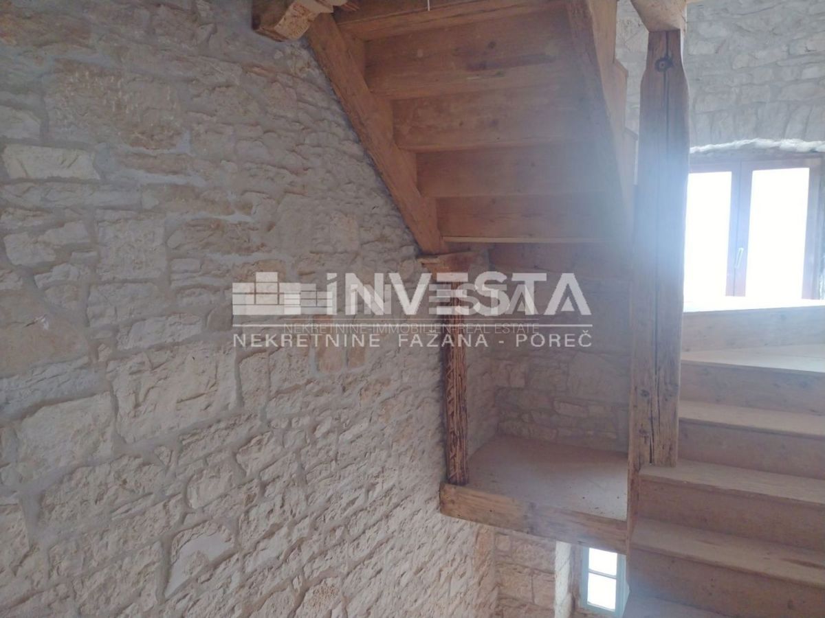 Kaštelir, na novo prenovljena kamnita počitniška hiša s 4 spalnicami in vinsko kletjo