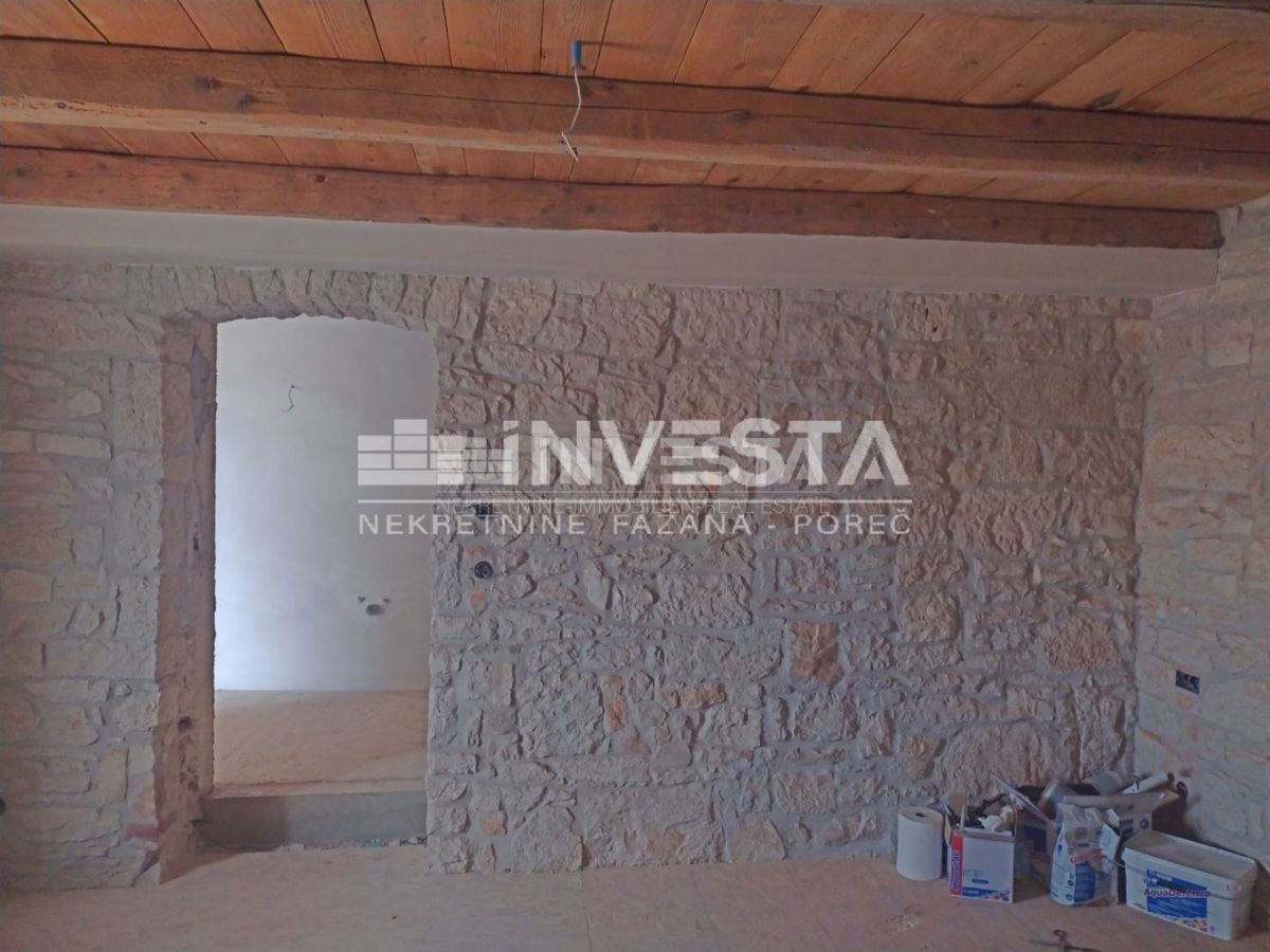 Kaštelir, na novo prenovljena kamnita počitniška hiša s 4 spalnicami in vinsko kletjo