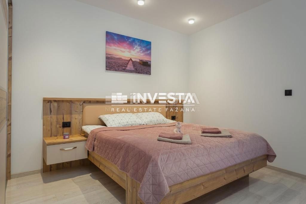 Fažana, stanovanje v 1. nadstropju 120m2, 2 spalnici + dnevna soba, prva vrsta do morja!