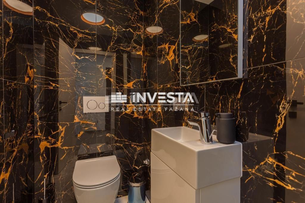 Fažana, stanovanje v 1. nadstropju 120m2, 2 spalnici + dnevna soba, prva vrsta do morja!