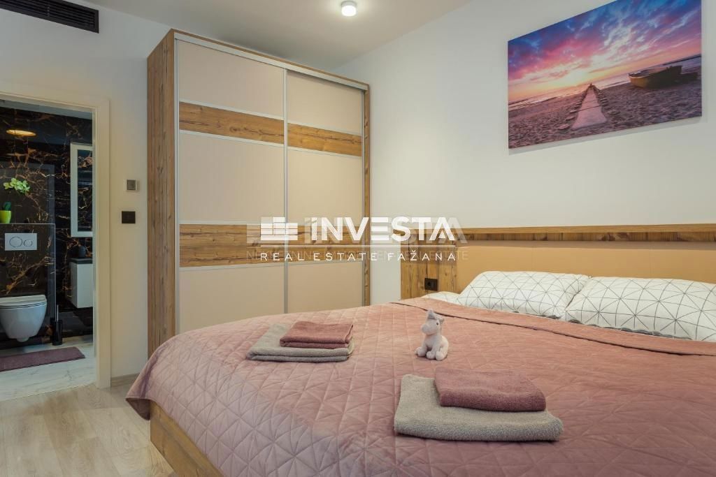 Fažana, stanovanje v 1. nadstropju 120m2, 2 spalnici + dnevna soba, prva vrsta do morja!