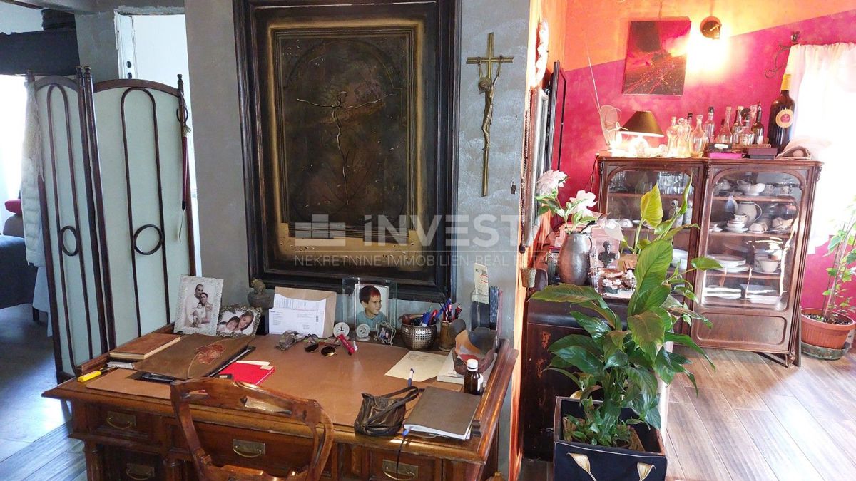 Okolica Gračišća, avtohtona istrska hiša s prostornim zemljiščem