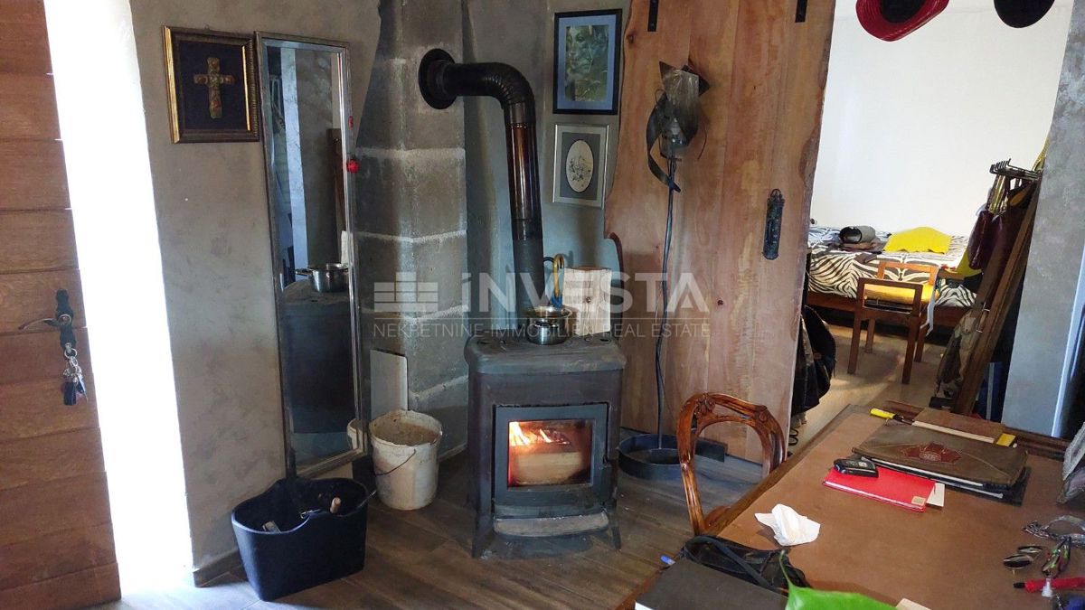 Okolica Gračišća, avtohtona istrska hiša s prostornim zemljiščem