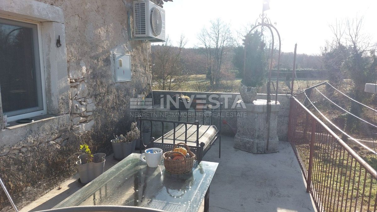 Okolica Gračišća, avtohtona istrska hiša s prostornim zemljiščem