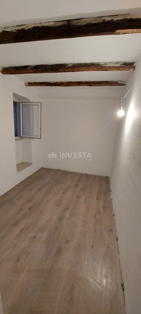 Okolica Gračišća, avtohtona istrska hiša s prostornim zemljiščem