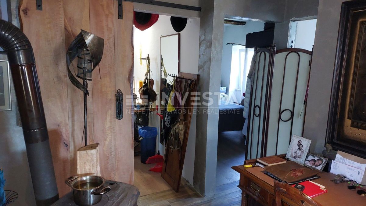 Okolica Gračišća, avtohtona istrska hiša s prostornim zemljiščem