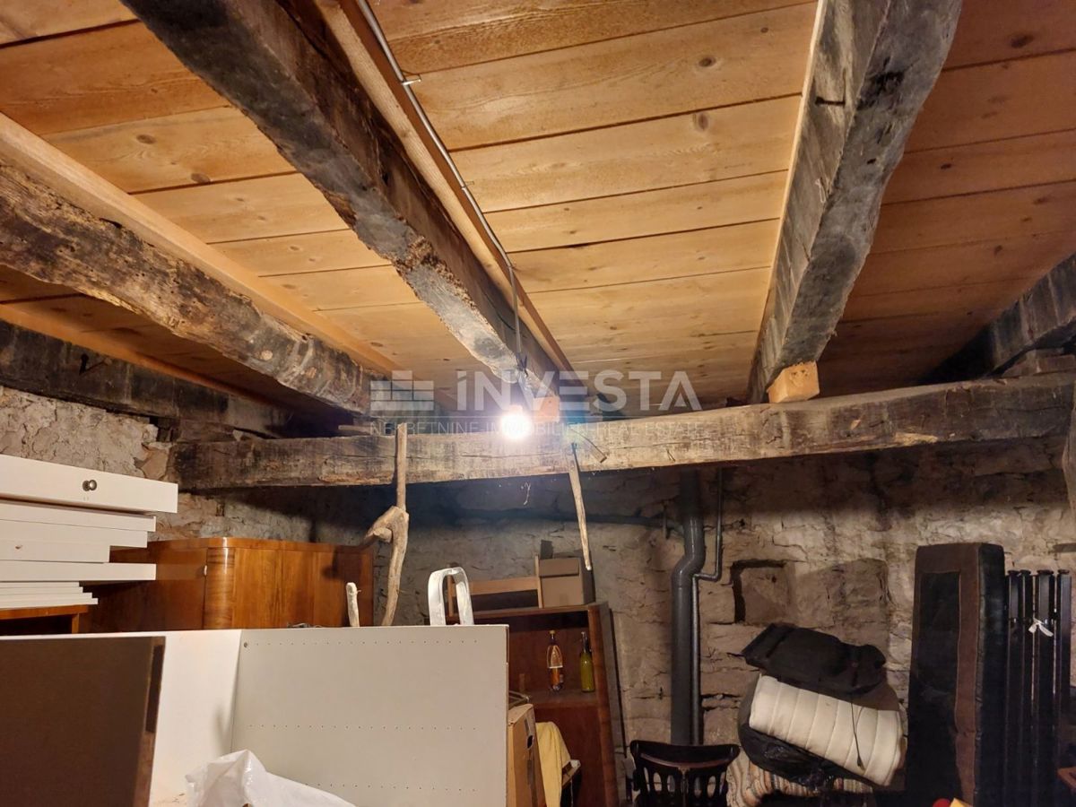 Okolica Gračišća, avtohtona istrska hiša s prostornim zemljiščem