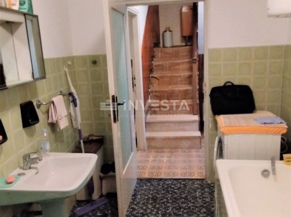 Fažana, hiša v zgodovinskem središču, 50 m od morja.