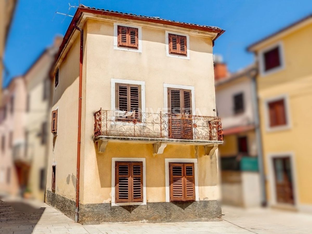 Fažana, hiša v zgodovinskem središču, 50 m od morja.