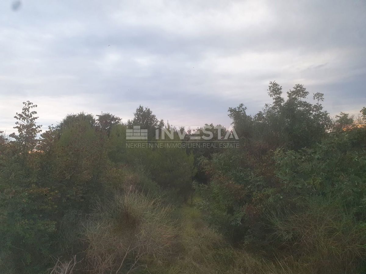  Prostrano zemljišče, prva vrsta do morja