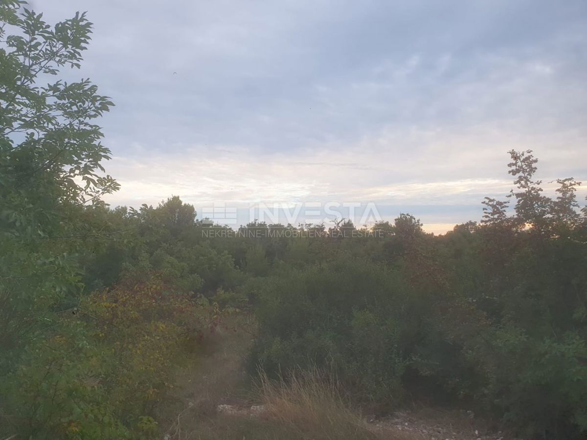  Prostrano zemljišče, prva vrsta do morja