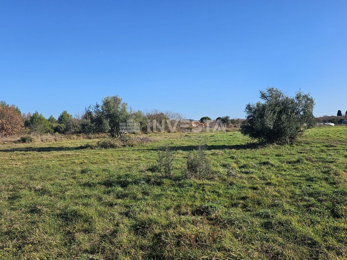 Fažana, kmetijska zemljišča 1 km od morja