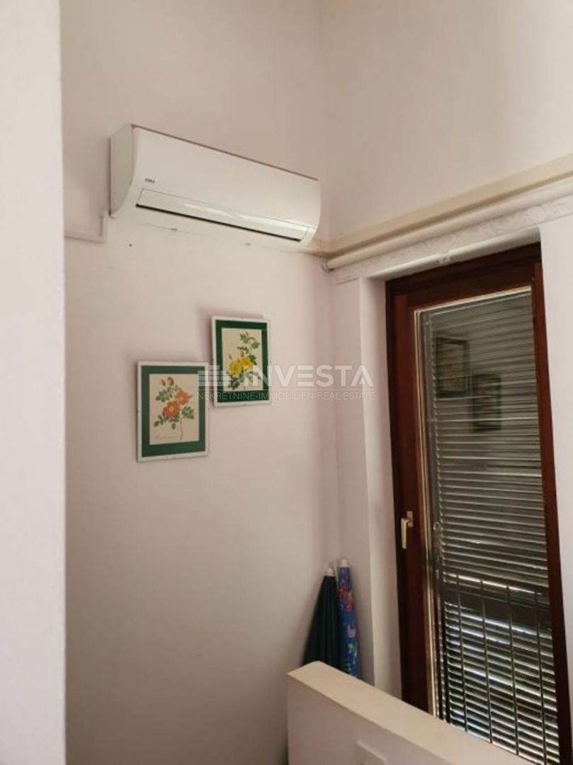 Barbariga, urejen dvoetažni apartma s pogledom na morje.