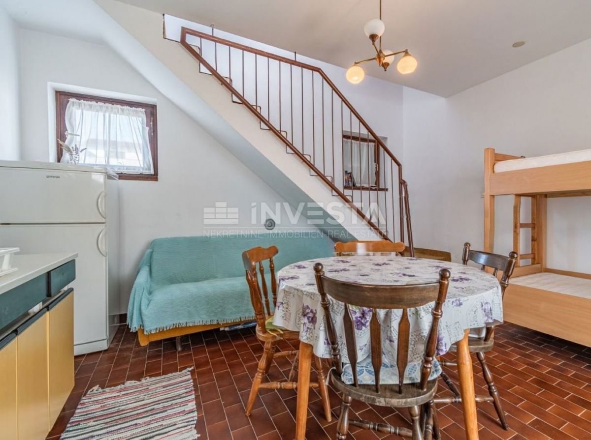 Barbariga, urejen dvoetažni apartma s pogledom na morje.