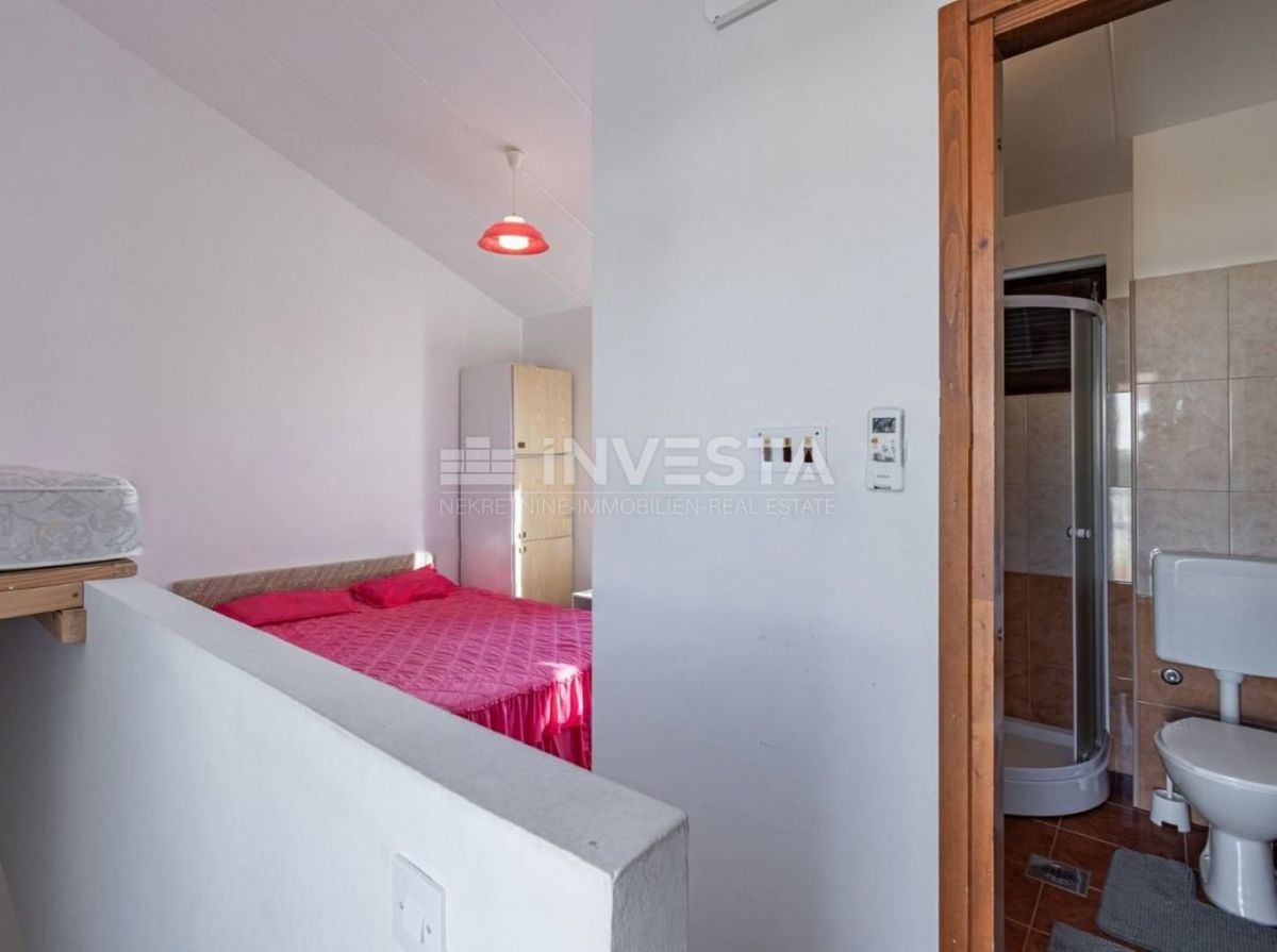 Barbariga, urejen dvoetažni apartma s pogledom na morje.
