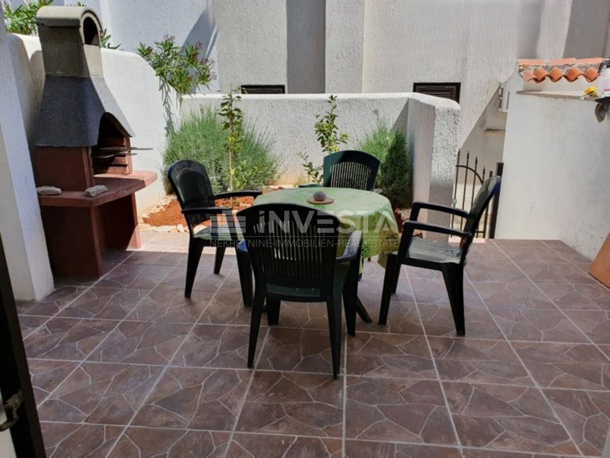 Barbariga, urejen dvoetažni apartma s pogledom na morje.