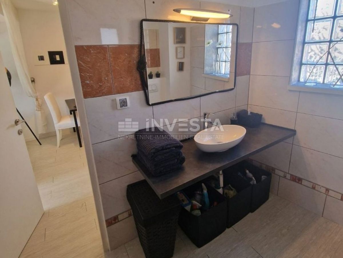 Rovinj, dvoetažno stanovanje, 2 opremljena studio apartmaja
