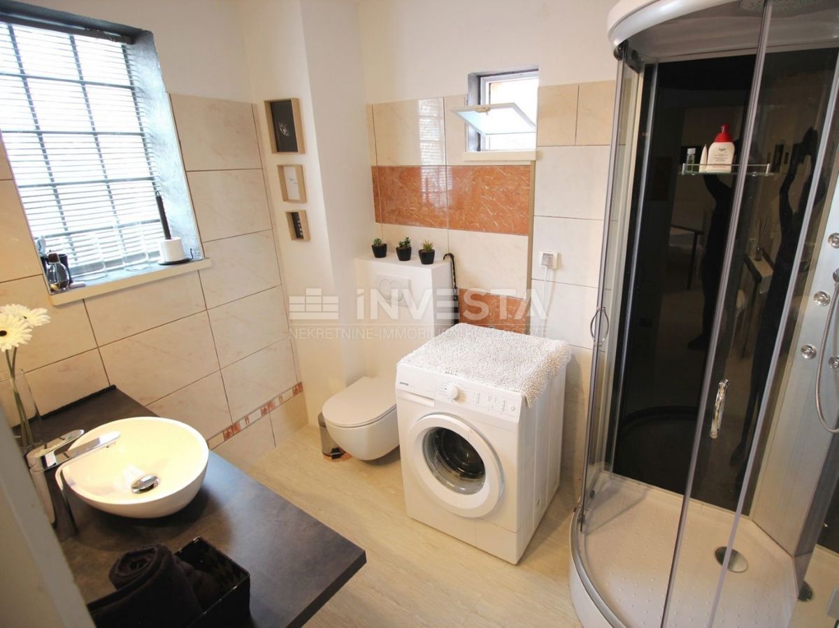 Rovinj, dvoetažno stanovanje, 2 opremljena studio apartmaja