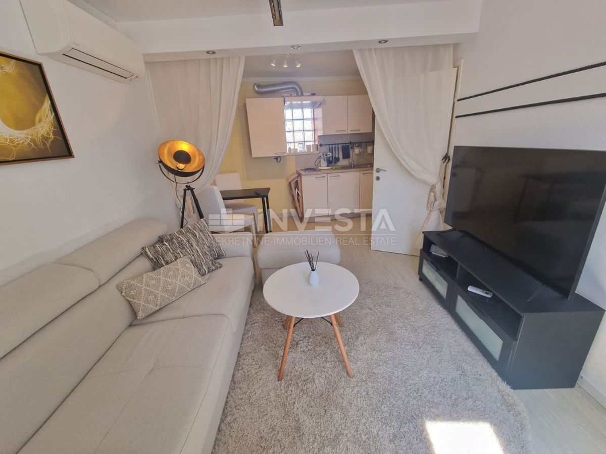 Rovinj, dvoetažno stanovanje, 2 opremljena studio apartmaja