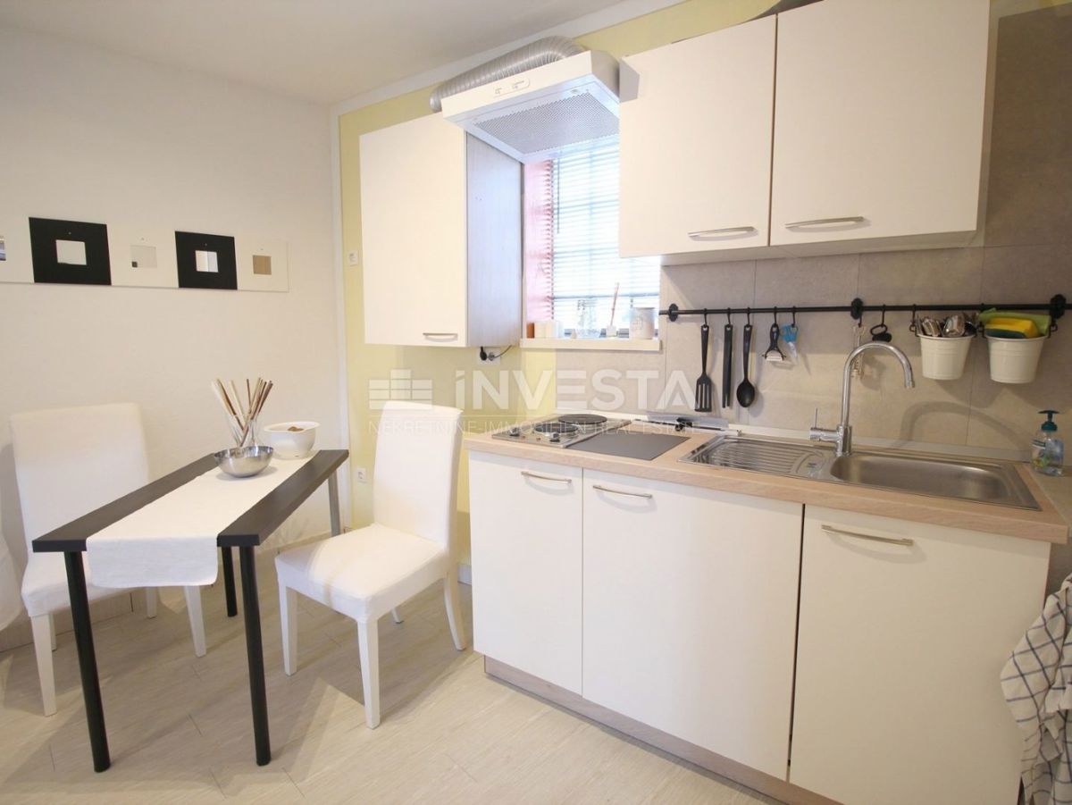 Rovinj, dvoetažno stanovanje, 2 opremljena studio apartmaja