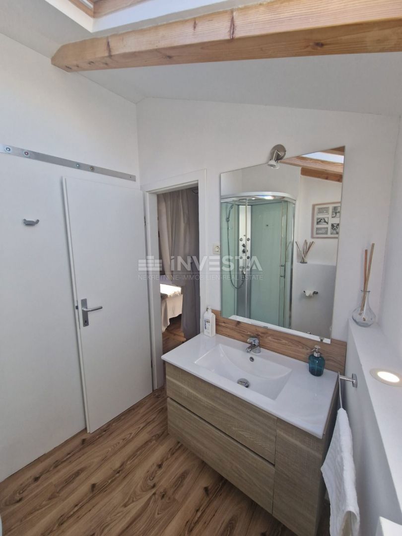 Rovinj, dvoetažno stanovanje, 2 opremljena studio apartmaja