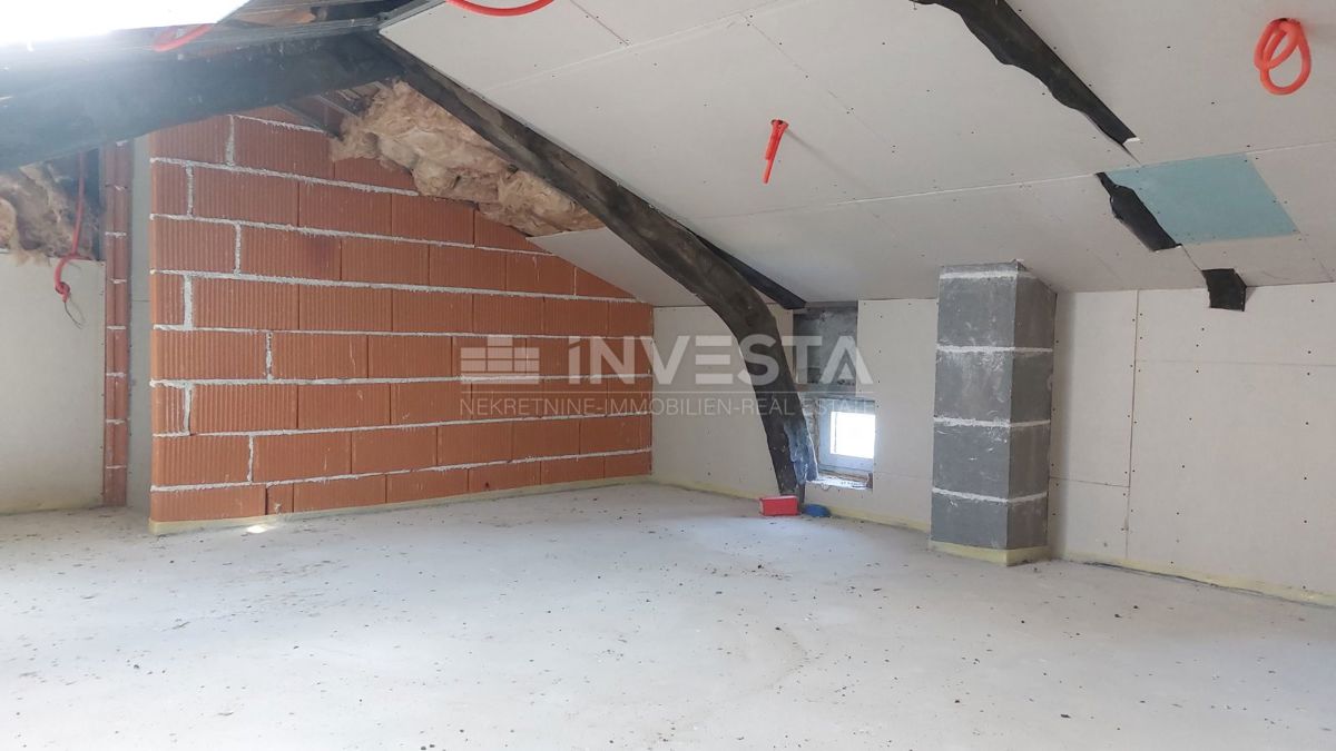 Kamnita hiša – začeta prenova