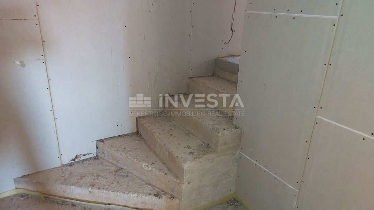 Kamnita hiša – začeta prenova