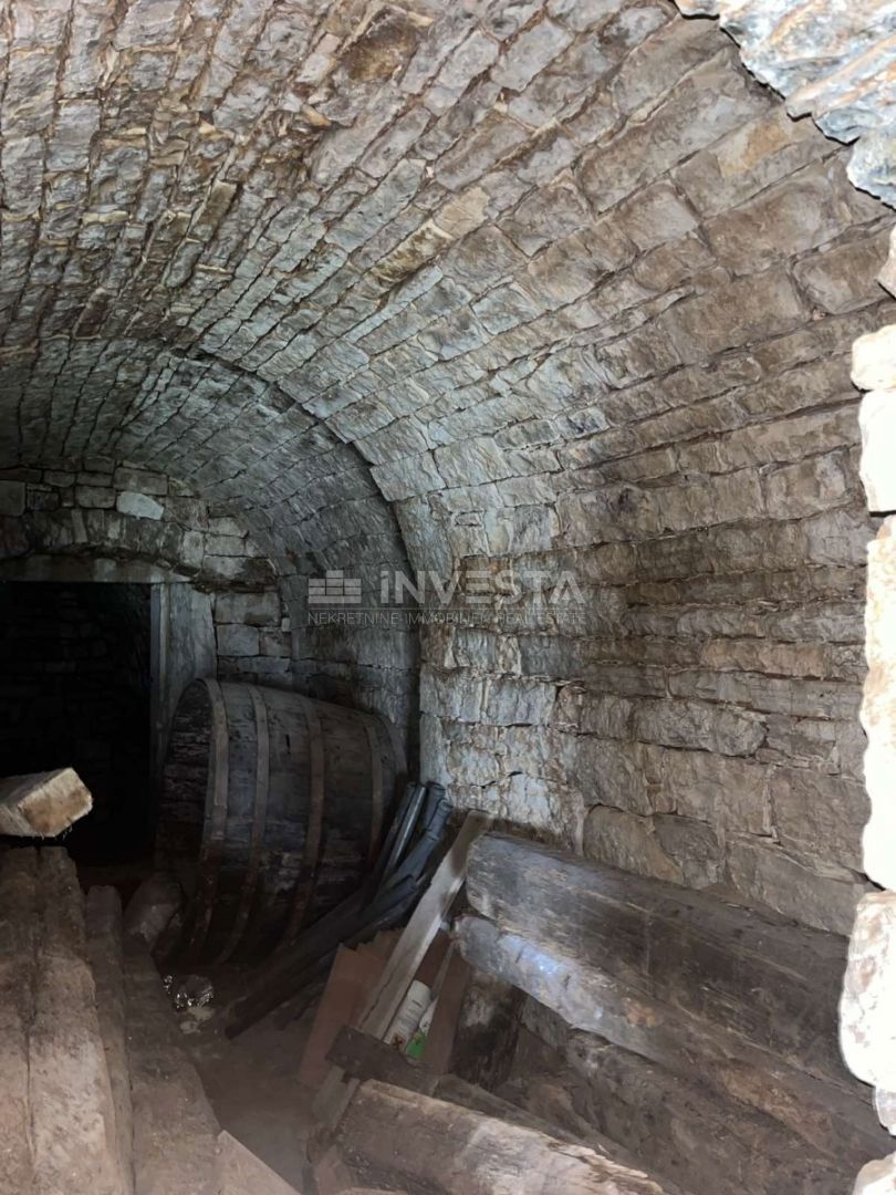 Kamnita hiša – začeta prenova